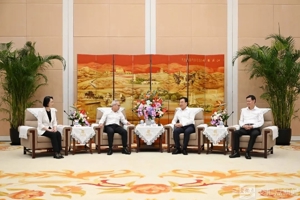信长星许昆林会见澳门特别行政区行政长官岑浩辉