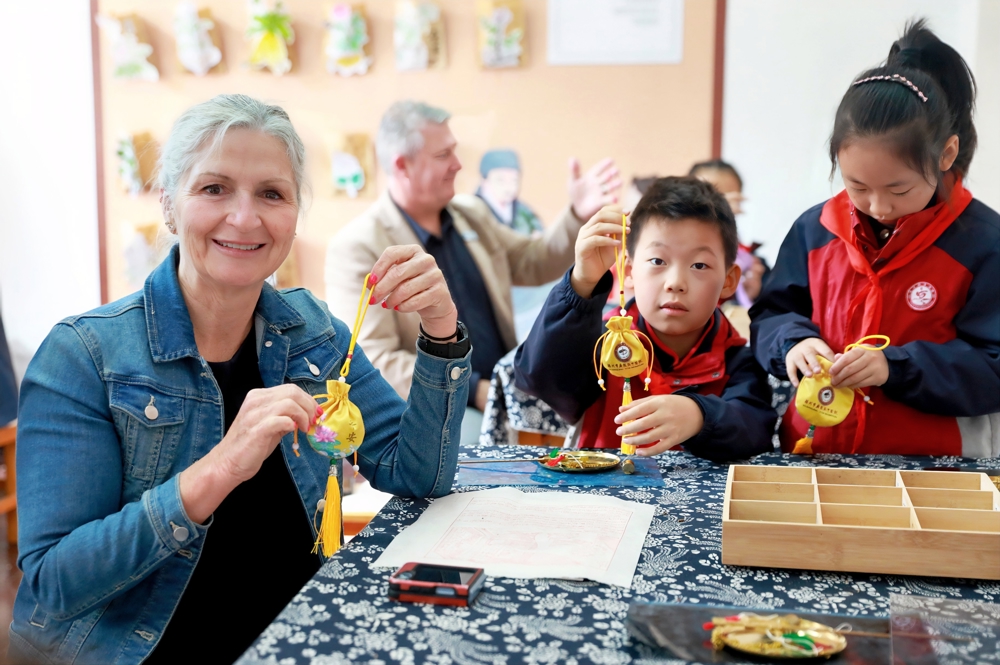 5. 中草药社团体验：配制香囊2