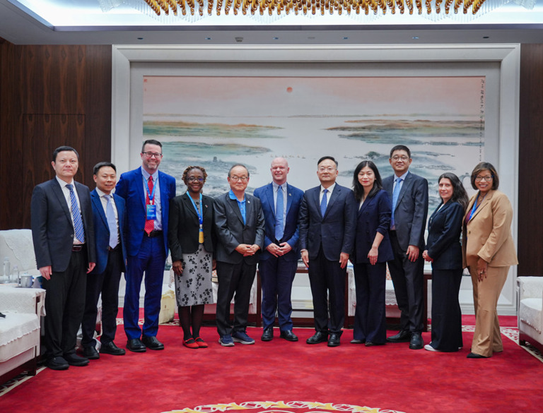 杨树兵会见美国弗吉尼亚州教育代表团一行