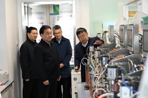 信长星在江南大学调研