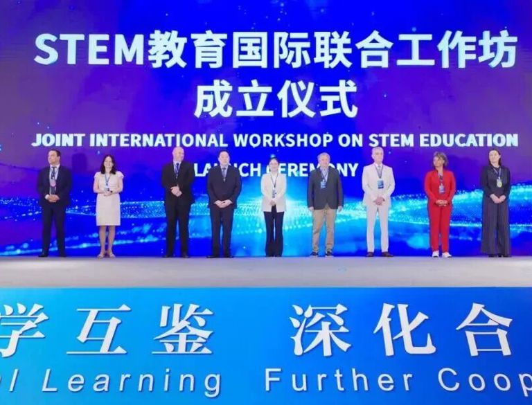 第20届江苏中小学校长国际交流与协作会入选“2025江苏教育十大新闻”