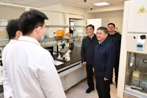 省教育厅领导看望慰问春节留校师生并检查校园安全